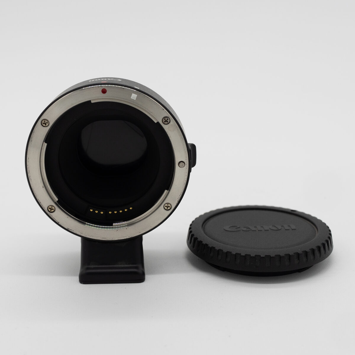 Adaptador Canon EF-EOS M — montura trasera y contactos junto a tapa Canon (pieza real en venta)