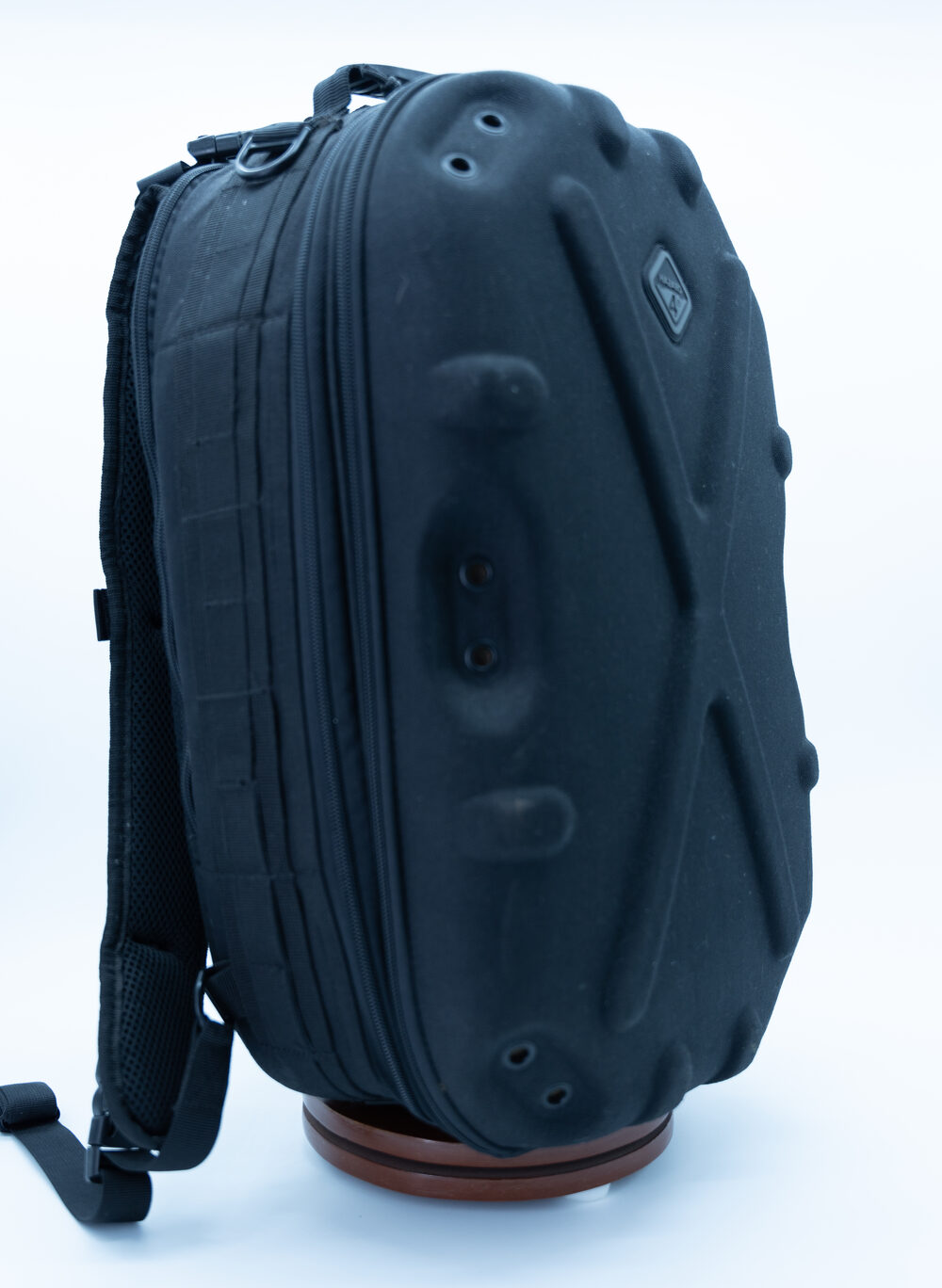 Hazard 4 Pillbox 29.5L — vista lateral (pieza real en venta)