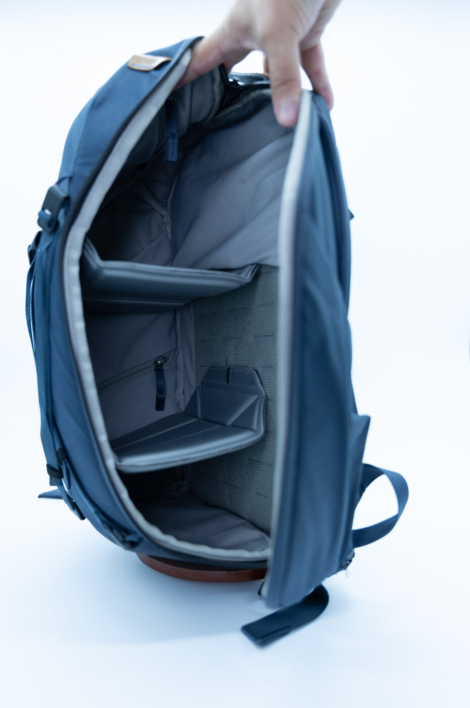Peak Design Everyday Backpack Zip — interior abierto (pieza real en venta)