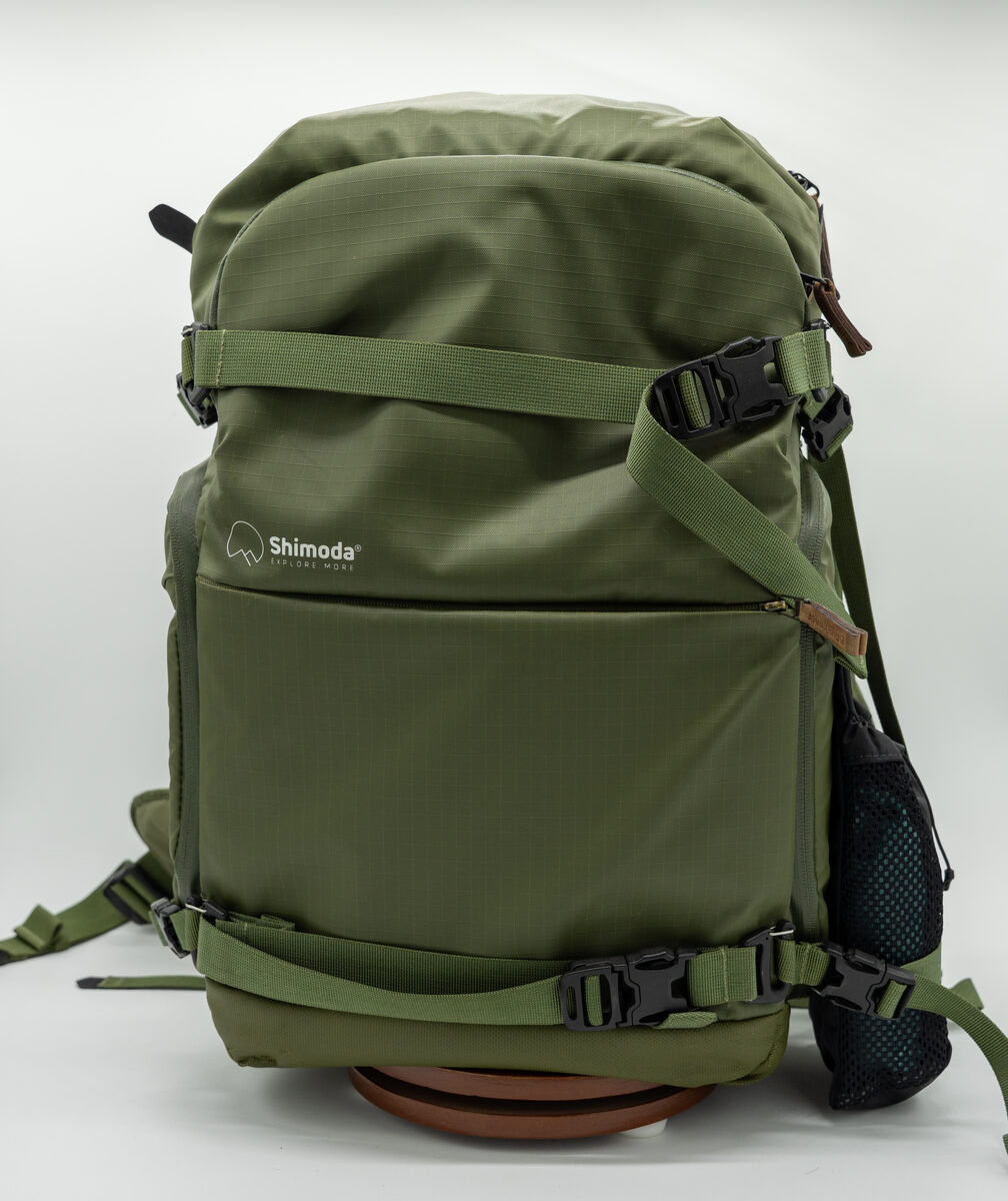 Shimoda Explore V2 30 Army Green — vista trasera (pieza real en venta)