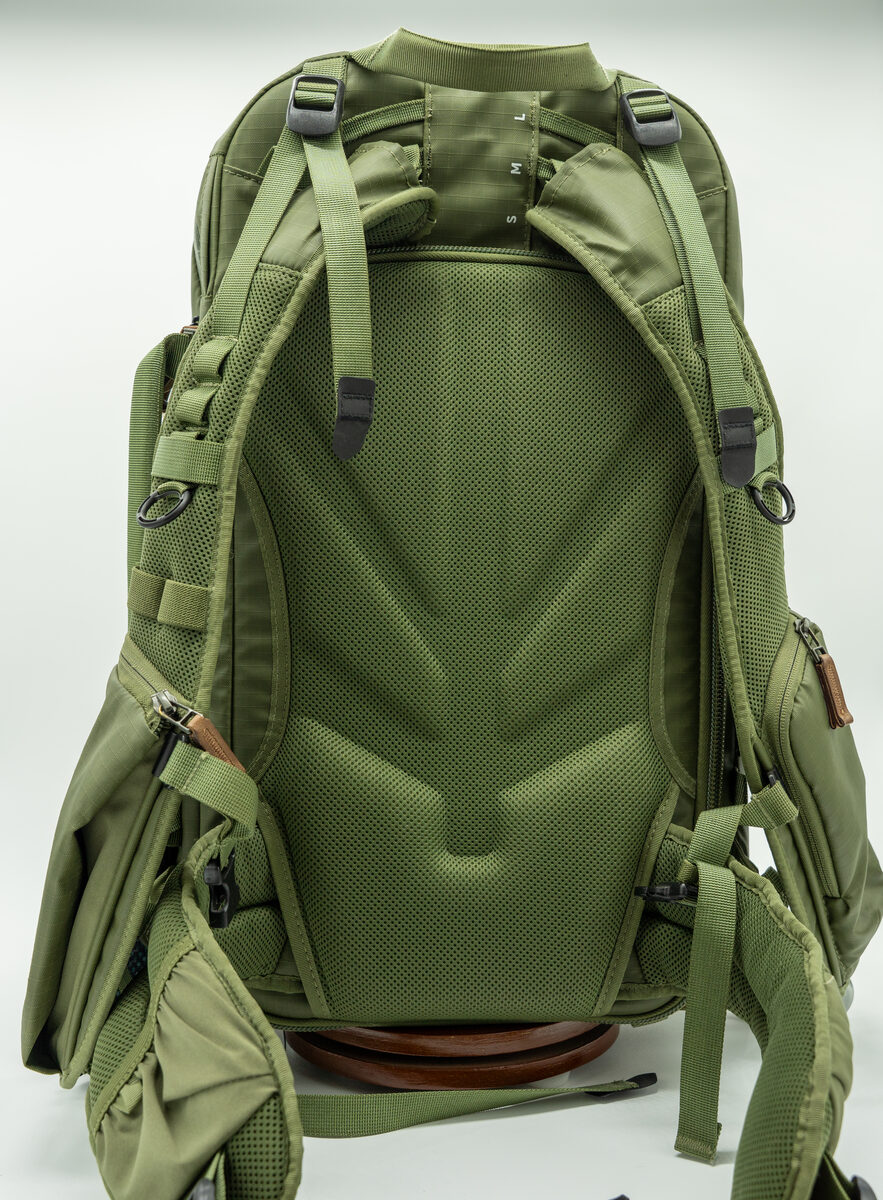Shimoda Explore V2 30 Army Green — panel de espalda acolchado con ajuste de torso S/M/L (pieza real en venta)