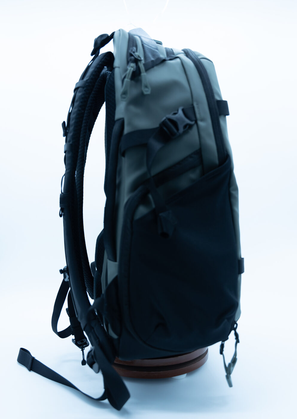 WANDRD Stratus Photo 18L — vista lateral (pieza real en venta)