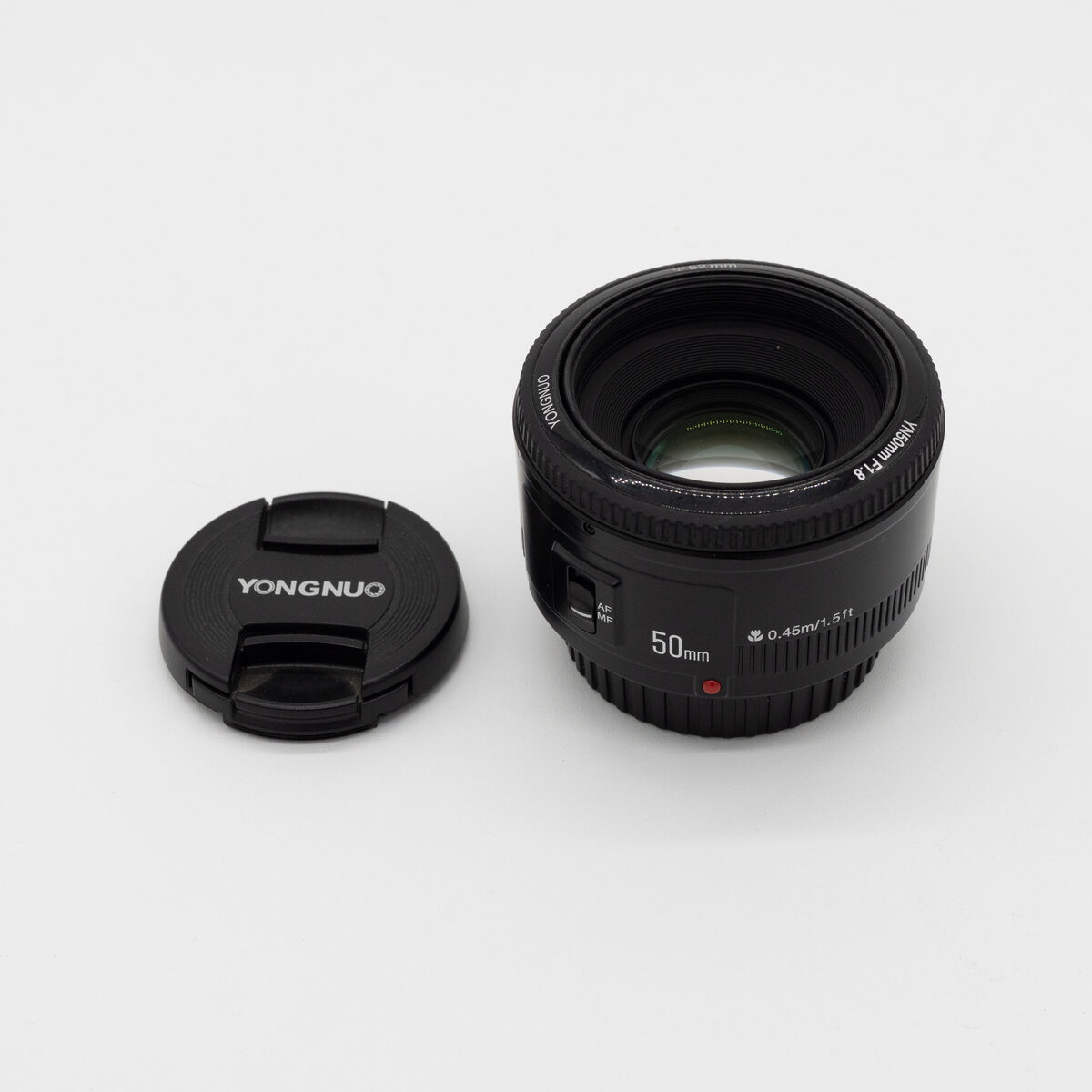 Yongnuo YN50mm F1.8 — lente y tapa frontal (pieza real en venta)
